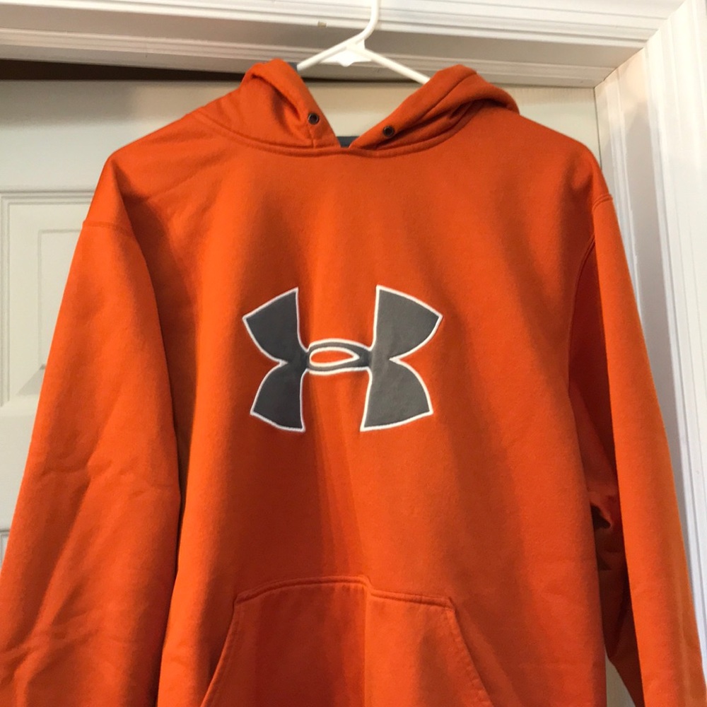 Great used condition under armour sweatshirt